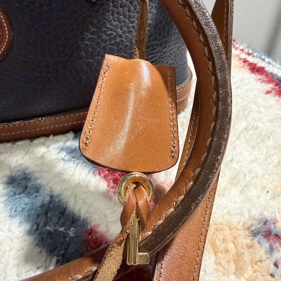 Dooney & Bourke Vintage Black and Tan Leather Bag - Picture 3 of 10